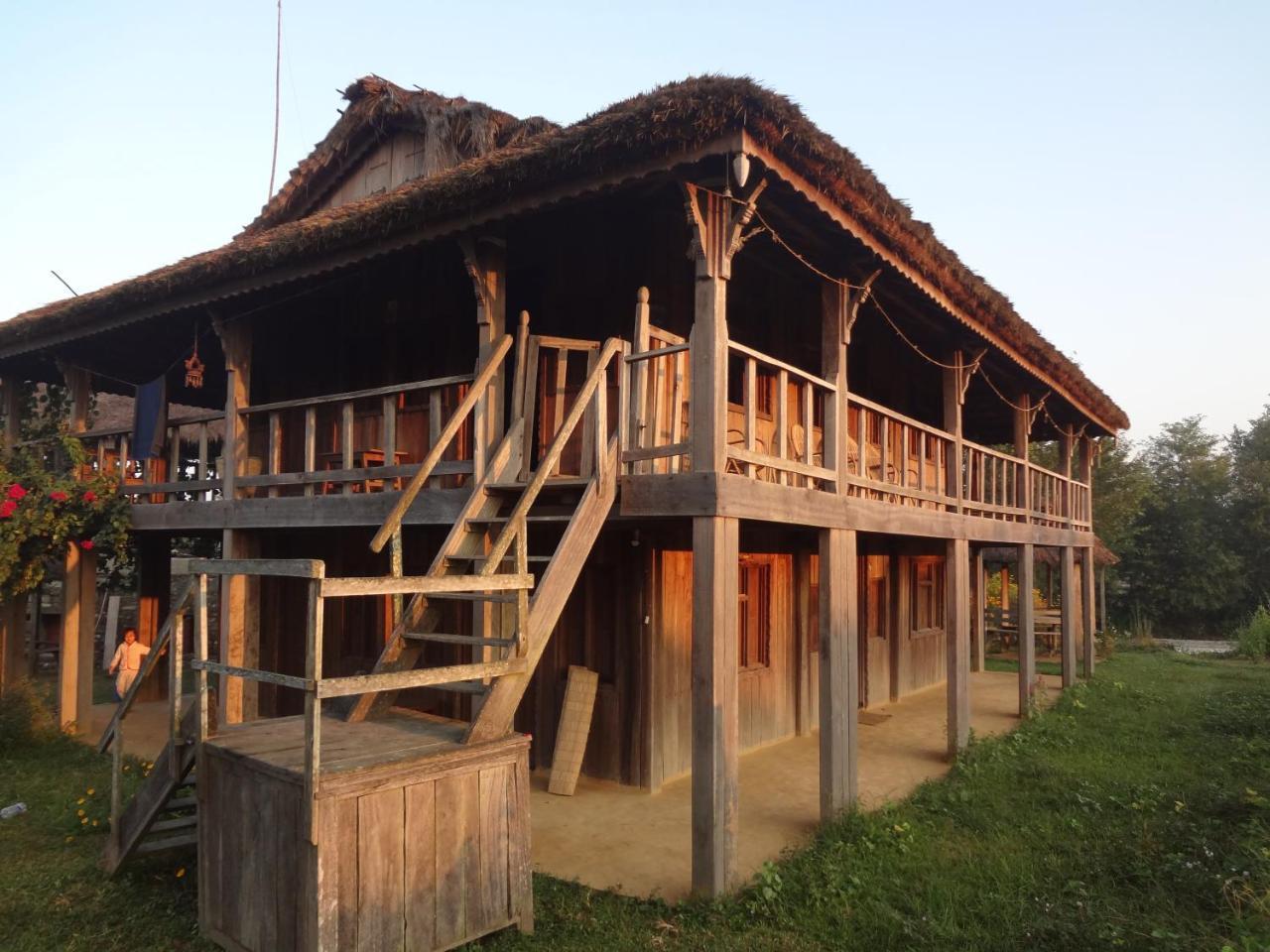 צ'יטוואן Shanta Ghar A Rustic Guesthouse מראה חיצוני תמונה