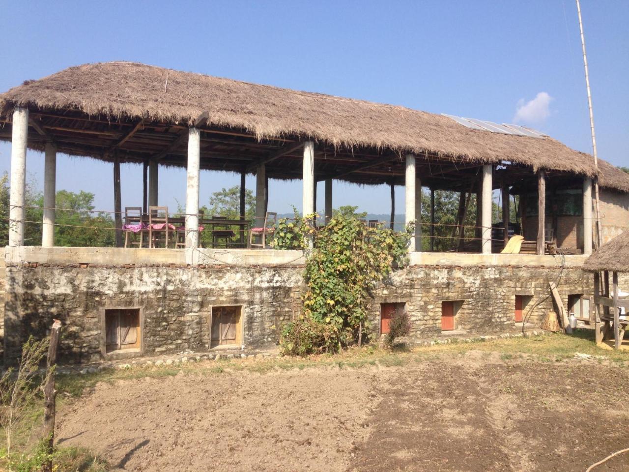 צ'יטוואן Shanta Ghar A Rustic Guesthouse מראה חיצוני תמונה