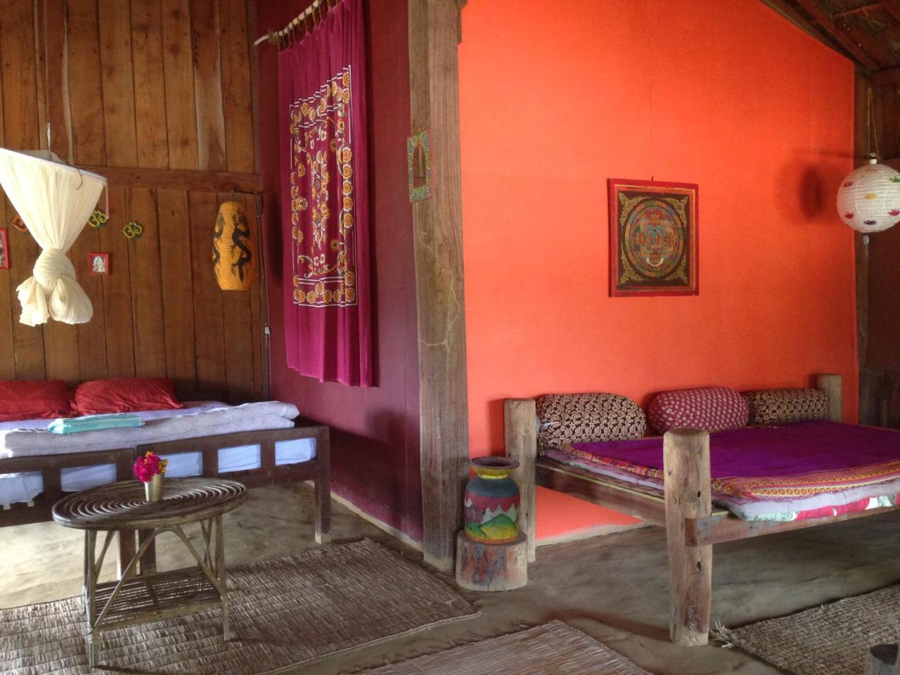 צ'יטוואן Shanta Ghar A Rustic Guesthouse מראה חיצוני תמונה